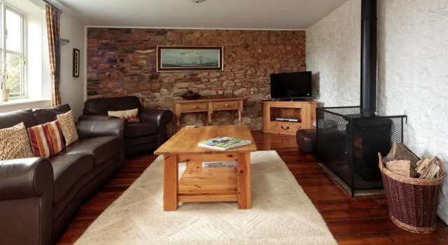 Коттедж с 4 комнатами Long Barn Holiday Cottages