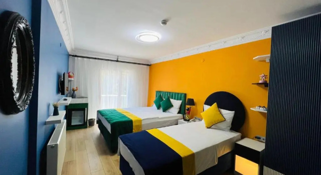 Трёхместный номер Classic с балконом Apex Hotel