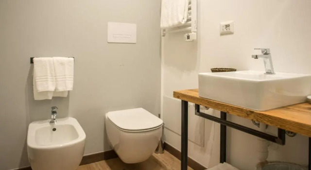 Officina Rooms, Prenota Hotel Hotel a Como con parcheggio, Parcheggio