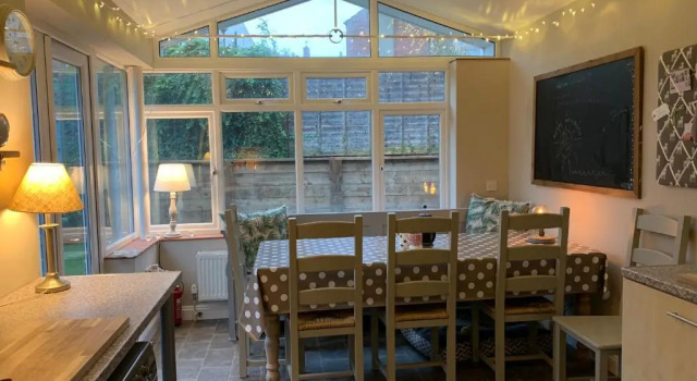 Luxury 5 bed cottage next to the sea in Sheringham - dog friendly!