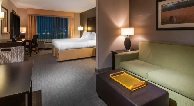 Люкс Holiday Inn Express Hays by IHG