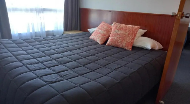 Апартаменты Tower Road Motel