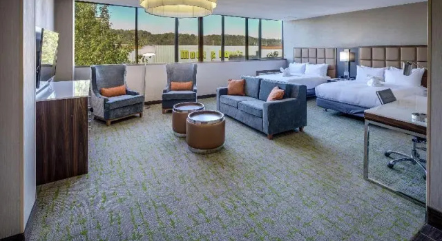 Люкс с видом на город DoubleTree by Hilton Huntington, WV
