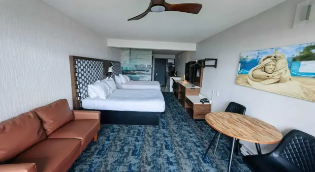 Четырёхместный номер Standard с видом на океан Sea Edge Beachside Hotel