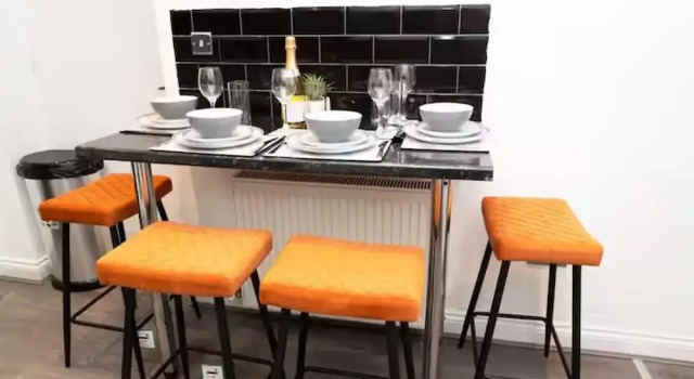 Near Transport - Parking - Wifi - Sleeps 3