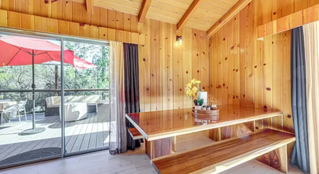 Peaceful Wooden Cabin, 2 Mi to Bass Lake!, Забронировать Дом для отпуска Коттеджи Басс-Лейк, Коттедж
