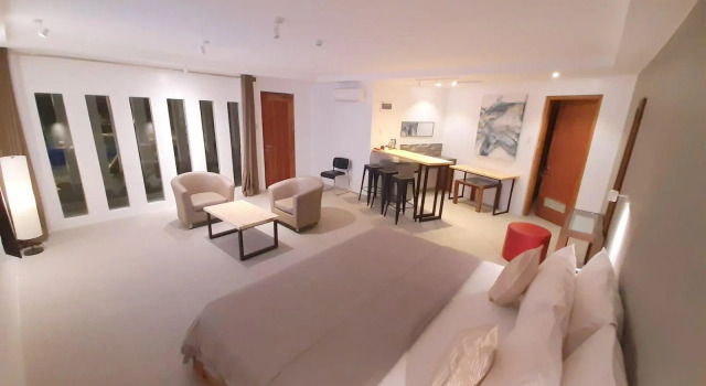 Полулюкс с видом на бассейн Urban Sands Iloilo Hotel