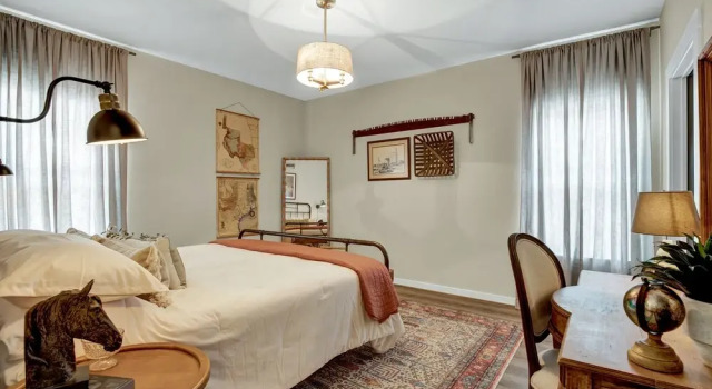 The Das Apfelhaus! A Luxurious and Eclectic Escape Near Main!