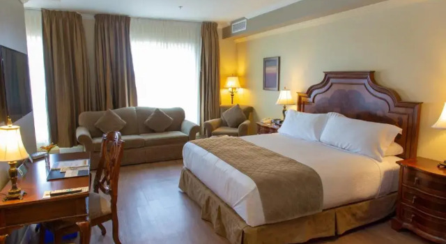 Полулюкс Deluxe Hotel Brossard, an Ascend Collection Hotel
