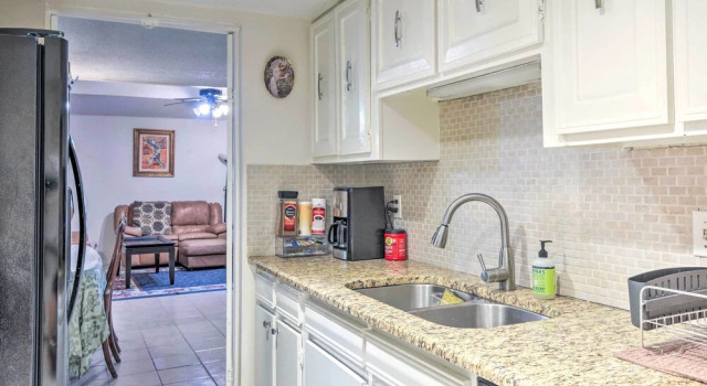 Апартаменты Family-friendly Townhouse w/ Private Patio