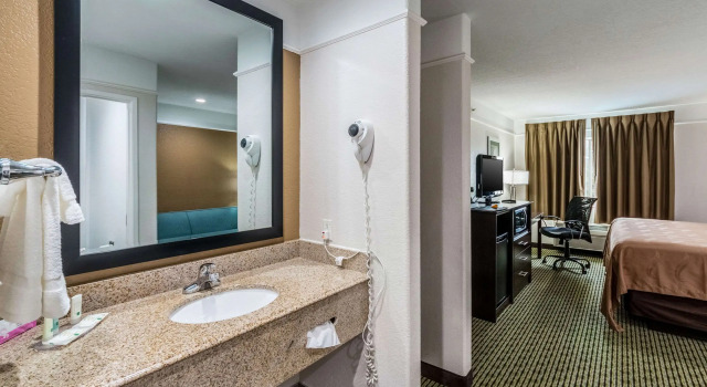 Двухместный номер Standard Quality Inn & Suites SeaWorld North