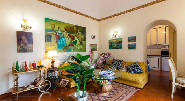 Villa Micol, Забронировать Вилла Коттеджи Вико-Экуенсе, рядом с Железнодорожный вокзал Сеяно компании Circumvesuviana, Коттедж