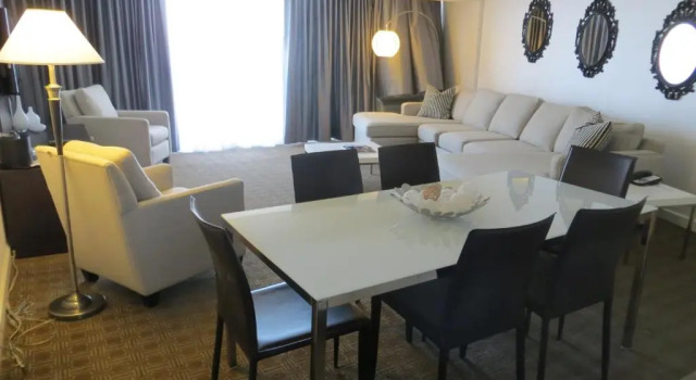 Люкс Toronto Don Valley Hotel and Suites