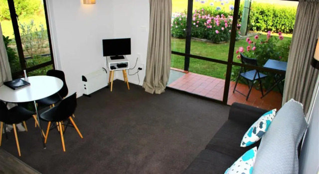 Апартаменты Duvauchelle Seaside Motel