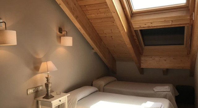 Apartamento Balcón de Jaca II, Book Apartment Hotels in Aragon with Parking, Parking