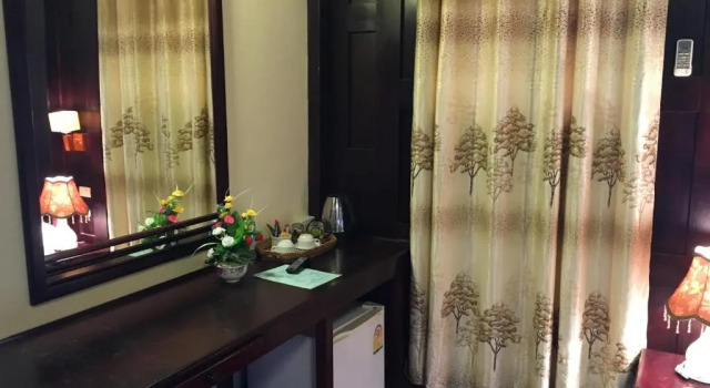 Двухместный номер Deluxe с балконом Villa Phathana Boutique Hotel