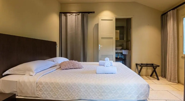 Семейный номер Standard с видом на озеро Hostellerie Le Paradou