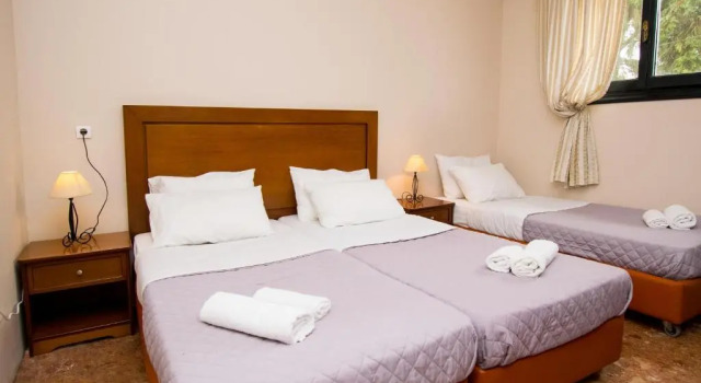 Stone Palace Hotel Near Athens Airport Free Shuttle From and to Athens Airport, Забронировать Гостевой дом Спата Спата - Артемида