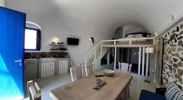 Вилла Deluxe Fertimo Suites - Authentic Cave Homes with Private Hot Tub