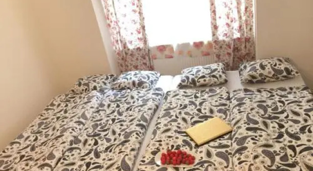 Condo in Vinohrady, Забронировать Отель Отели Праги с парковкой, рядом с Намести Миру, Парковка