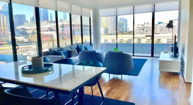 Апартаменты с 3 комнатами с балконом и с видом на воду The Sebel Residences Melbourne Docklands Serviced Apartments