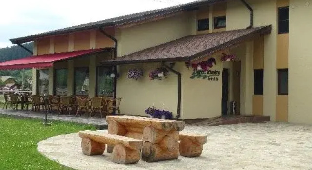 Forest Ecvestru Park, Book Hotel Sucevita Suceava