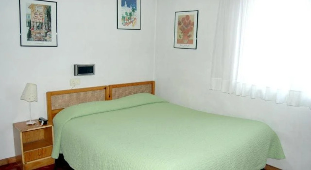 Hostal Charo II, Забронировать Отель Сантьяго-де-Компостела А-Корунья, рядом с Собор Святого Иакова