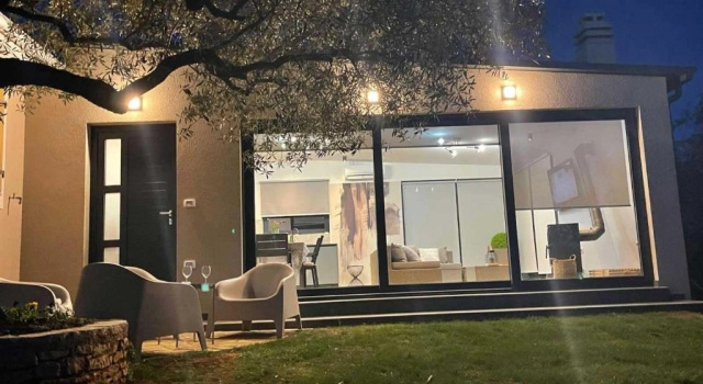 Коттедж Cozy, Spacious and Fenced Holiday Home Near the Sea