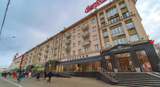 Апартаменты на проспекте Независимости 52, Забронировать Апартаменты/квартира Отели Минска с парковкой, рядом с Площадь Якуба Коласа, Парковка