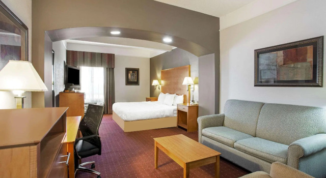 Двухместный номер Deluxe La Quinta Inn & Suites by Wyndham Norfolk