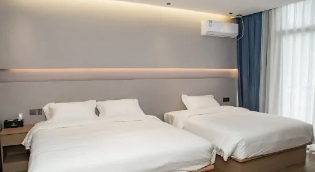 Люкс GreenTree B&B (Beihai Silver Beach)