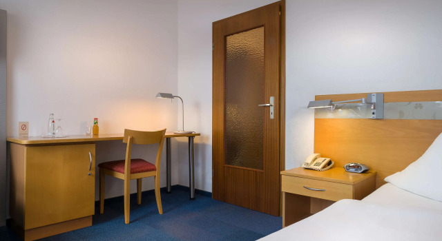 acora Karlsruhe Zentrum Living the City, Забронировать Отель Отели Карлсруэ 3 звезды, рядом с Верховный суд, 3*