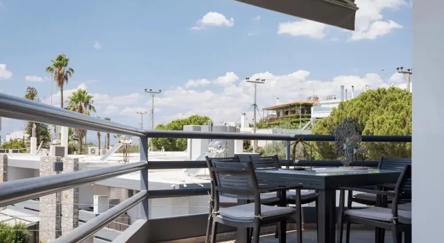 Апартаменты Deluxe с 2 комнатами с балконом и с видом на море Athenian Riviera Luxurious Residence