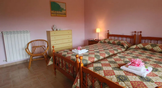 Scenic Farmhouse with Swimming Pool by Forest in Sorano