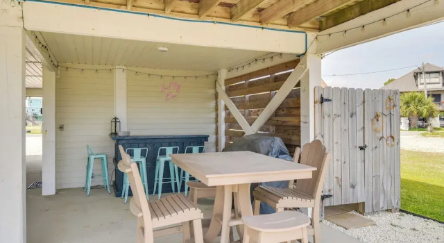 Апартаменты 2 Blocks to Beach: Gulf Shores Getaway w/ Dock!