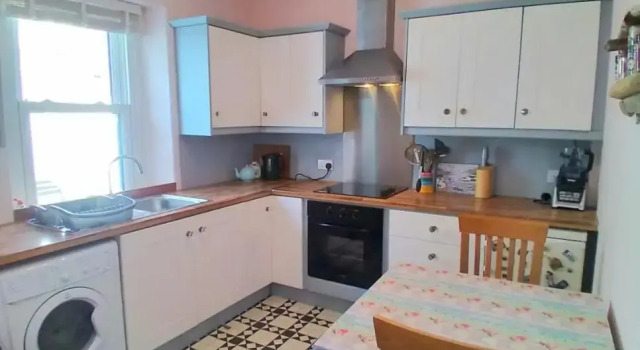 Sea View Cottage, 2 double bedrooms with stunning views, Book Hotel Cobh 