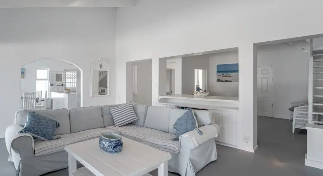 Unwind in Coastal Charm at Villa Santorini, Забронировать Вилла Коттеджи Cape Peninsula, Коттедж