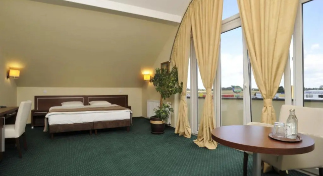 Апартаменты Hotel Lotos