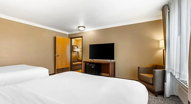 Шестиместный люкс Comfort Inn & Suites Redwood Country