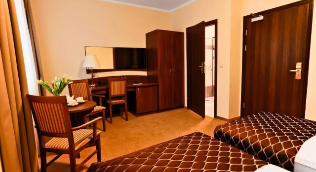 Hotel Korel, Забронировать Отель Отели Вилда с парковкой, Парковка
