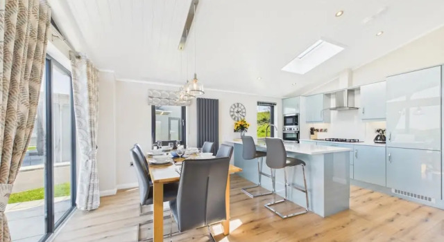 Swanlake Lodge - 3 Bedroom Lodge - Penally, Book Feriehus Penally Glamorgan