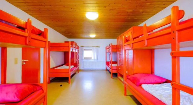 Кровать в общем номере DJH Jugendherberge Pottenstein