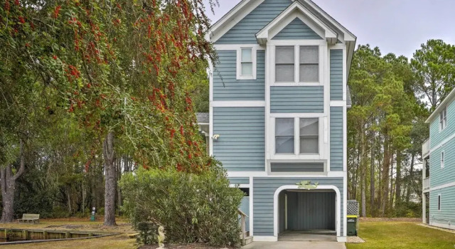 Coastal Home w/ Community Pool < 2 Miles to Beach!