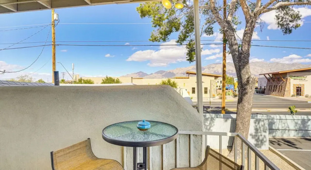 Апартаменты 5 Mi to U of A Campus: Mtn-view Tucson Pad!