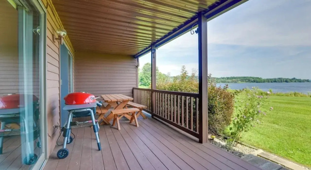 Апартаменты Community Boat Dock: Lake Memphremagog Condo!
