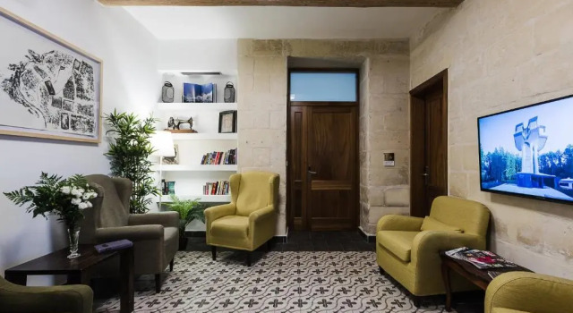Two Pillows Boutique Hostel