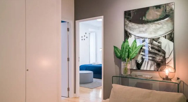 Modern Apartment in Chiado 1 - DIR, Забронировать Апартаменты/квартира Мизерикорди Лиссабон, рядом с Money Museum