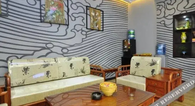 CLOUDS Hotel (Kunming New Luosiwan), Rezerwuj Hotel Hotele w Kunming z parkingiem, Parking
