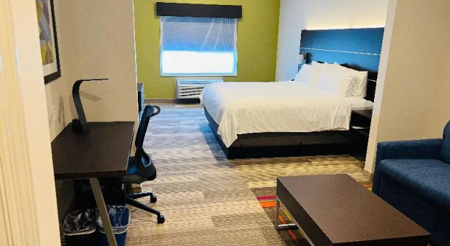 Люкс Holiday Inn Express & Suites Salinas