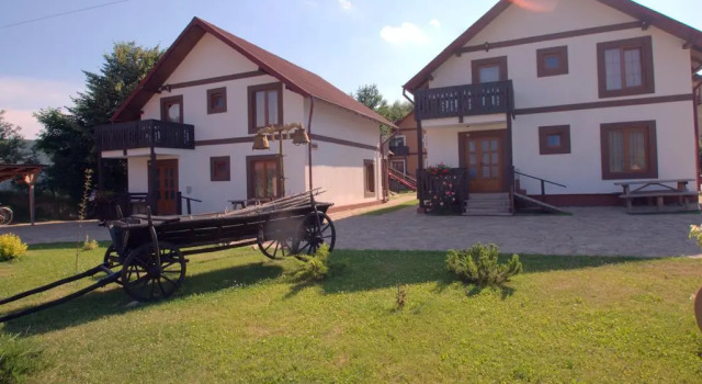 Pension La Roata, Rezerwuj Hotel Hotele w Gura Humorului z parkingiem, Parking